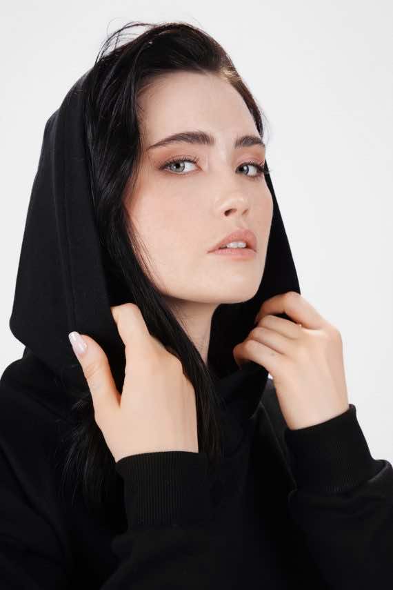 Czarna bluza z kapturem bawełna bio dziendobrysklep.com