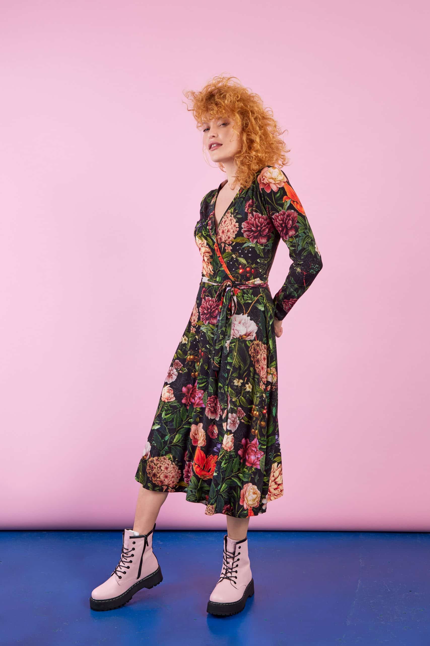 dziendobry-wiosna-2023-sukienka-wiazana-piwonie-kolor (2)