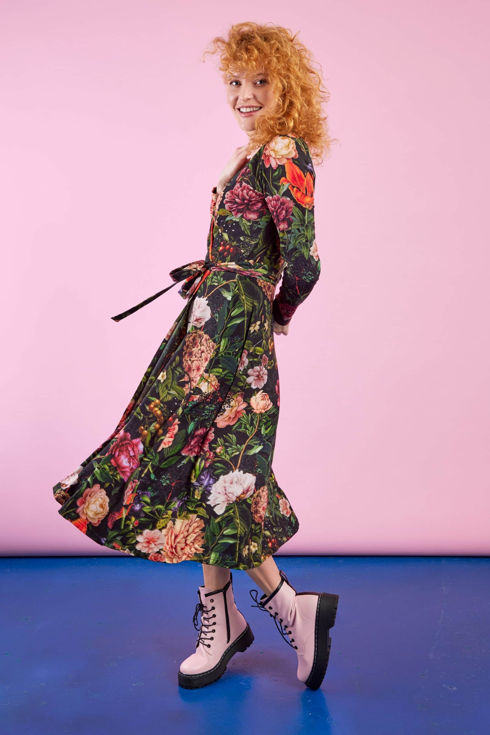 dziendobry-wiosna-2023-sukienka-wiazana-piwonie-kolor (3)