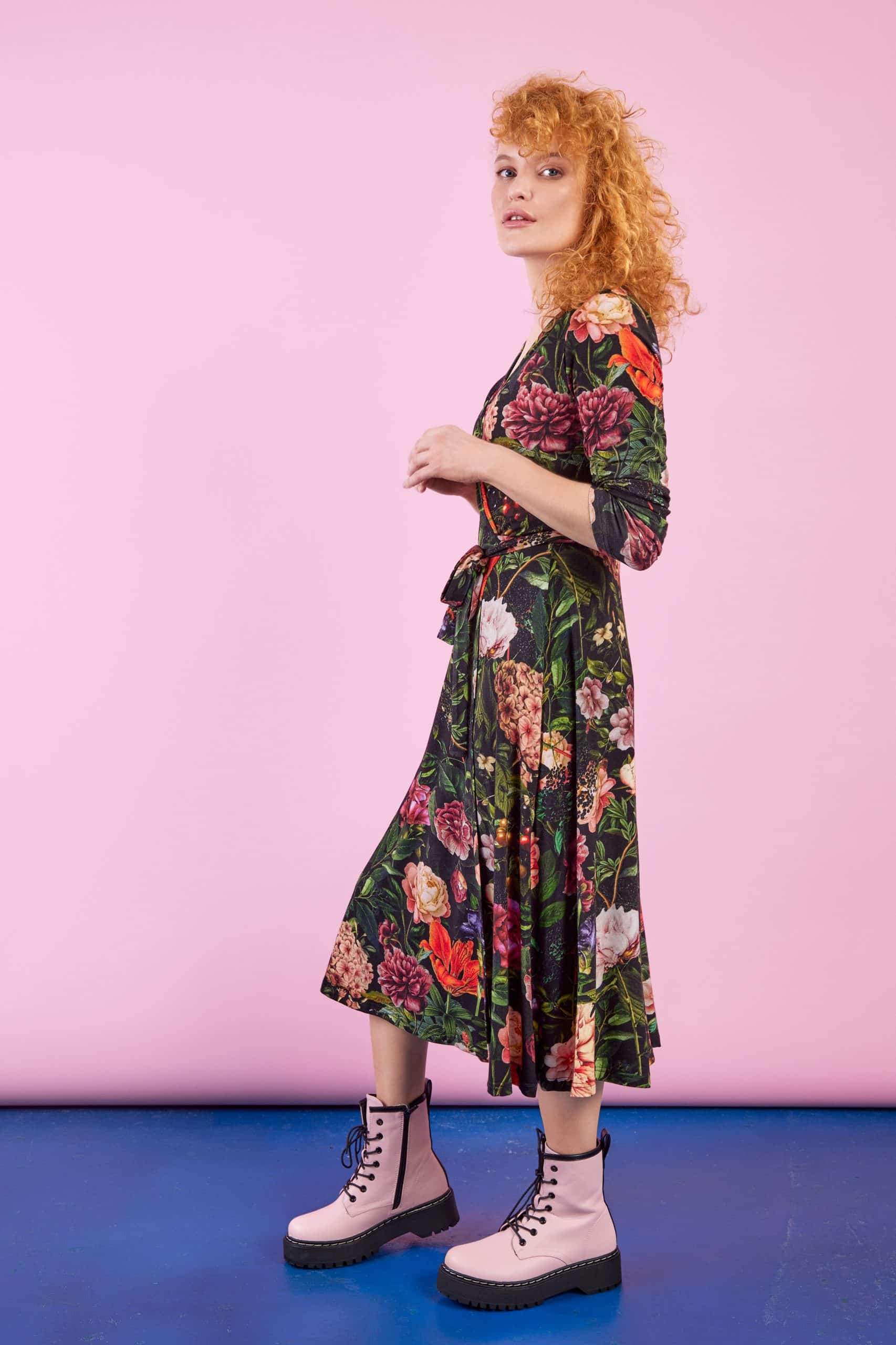 dziendobry-wiosna-2023-sukienka-wiazana-piwonie-kolor (6)