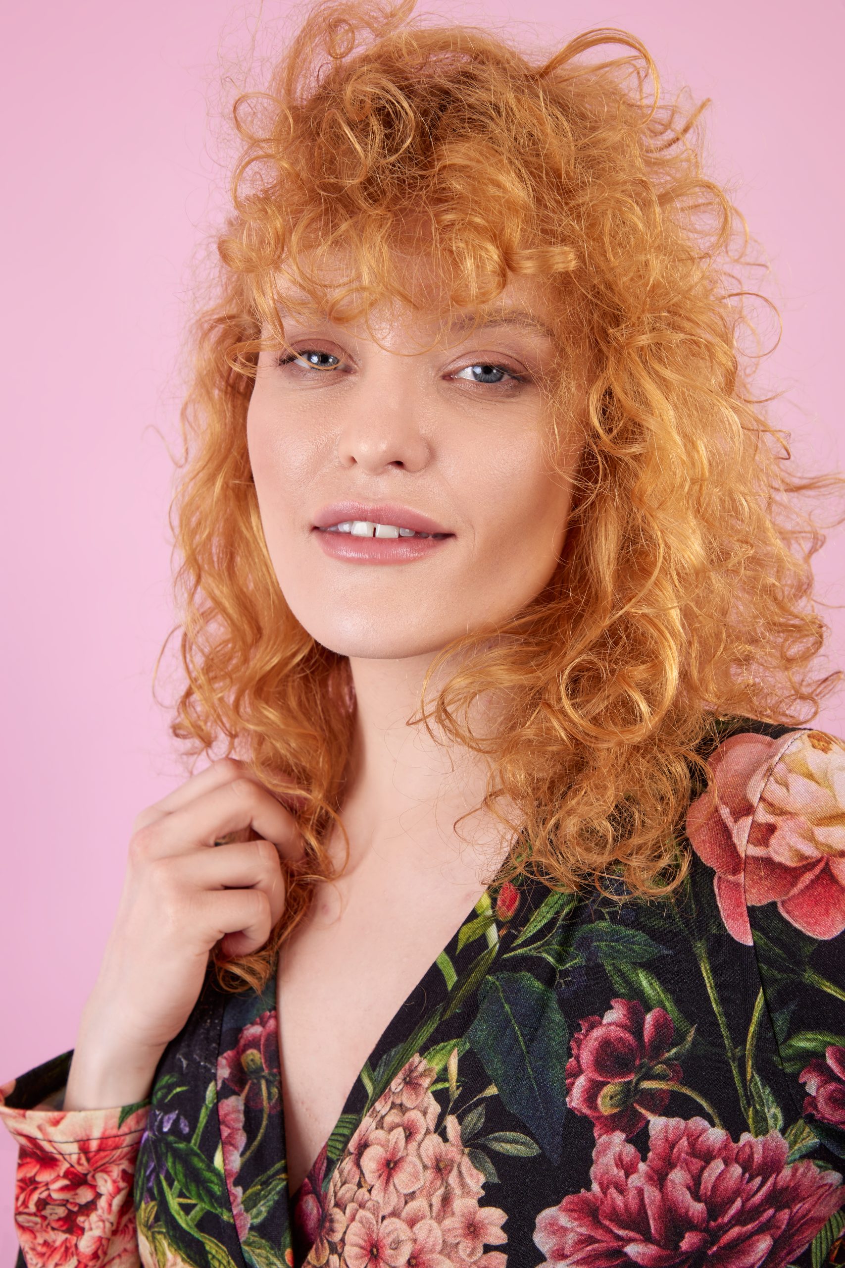 dziendobry-wiosna-2023-sukienka-wiazana-piwonie-kolor (7)