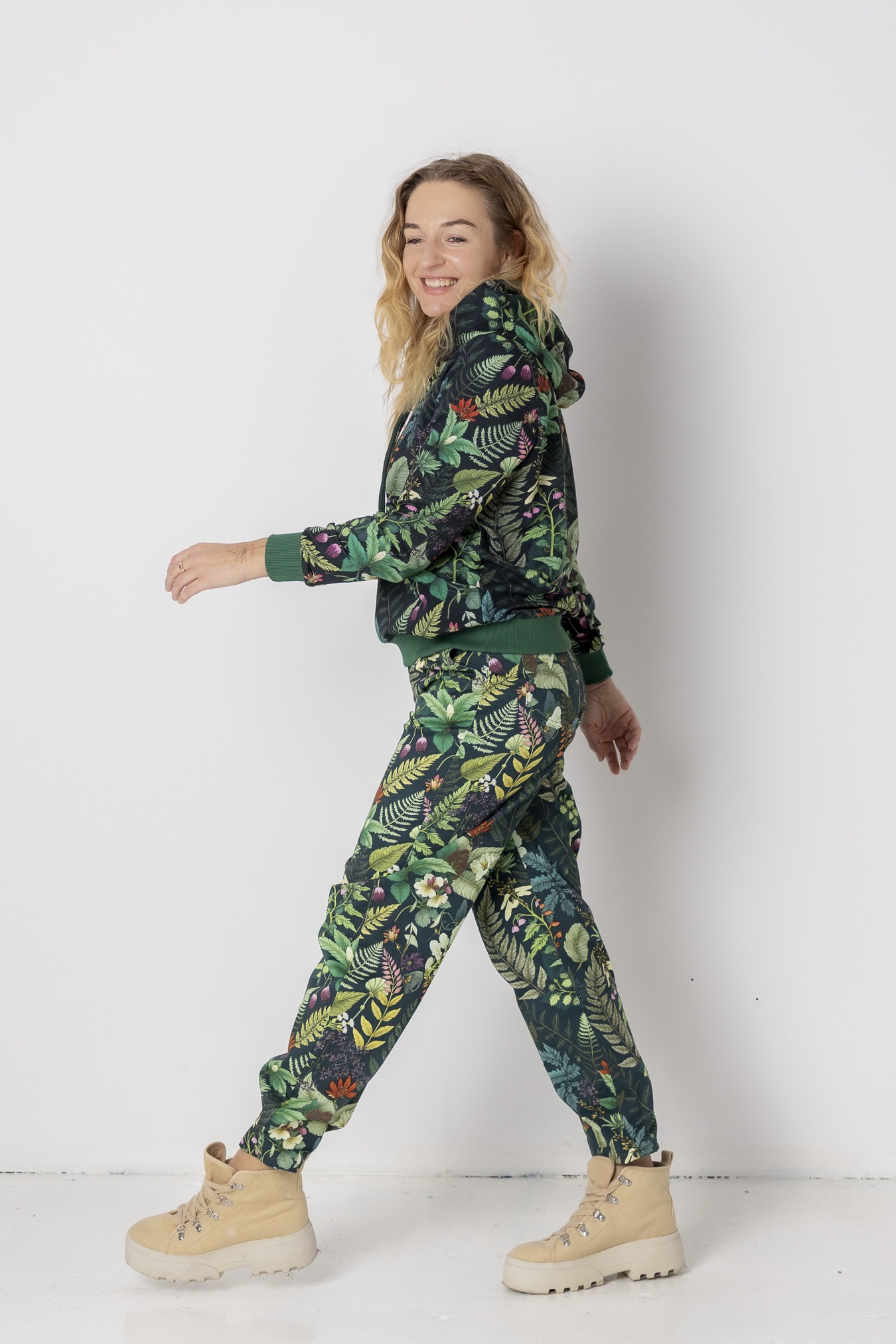 barrel-spodnie-jeans