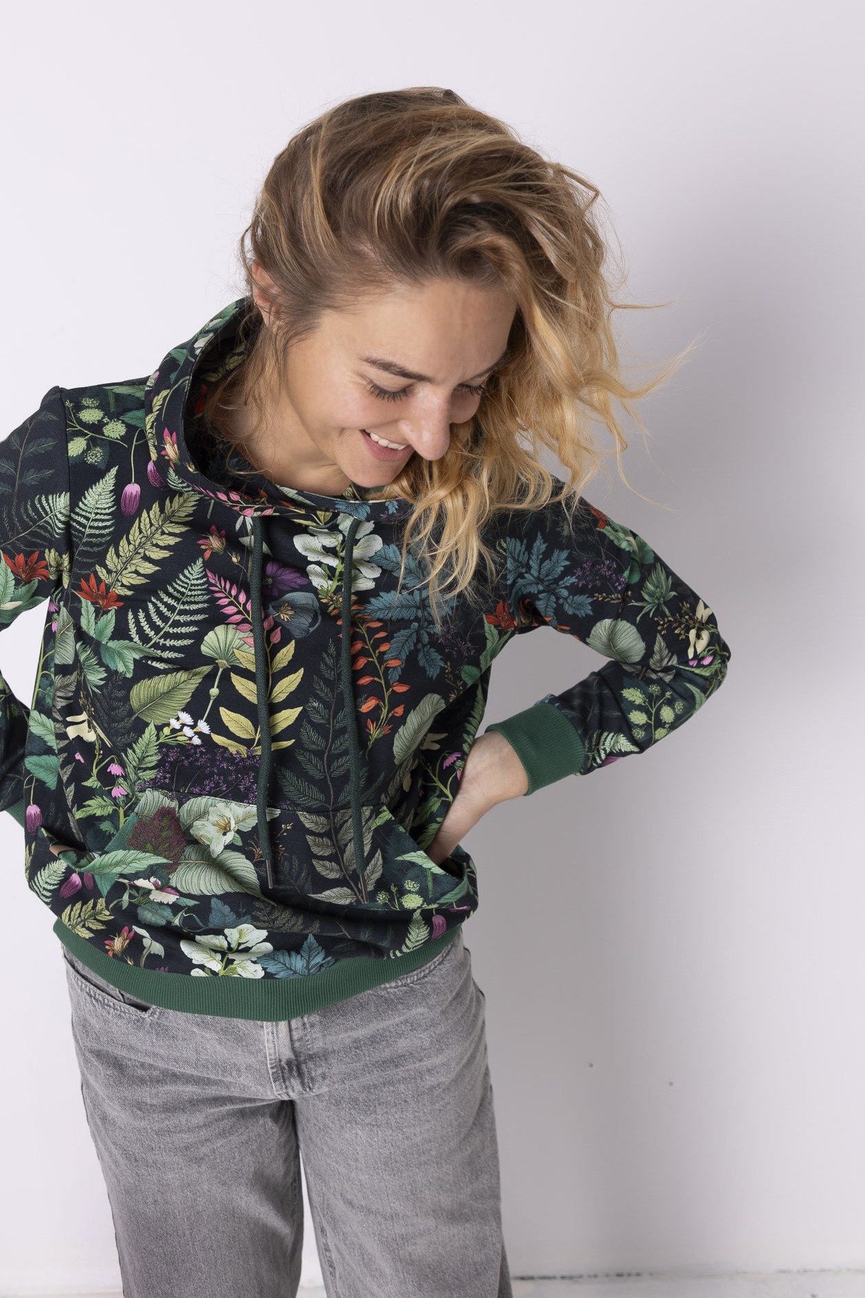 bluza-z-kapturem-kwiat-paproci (3)