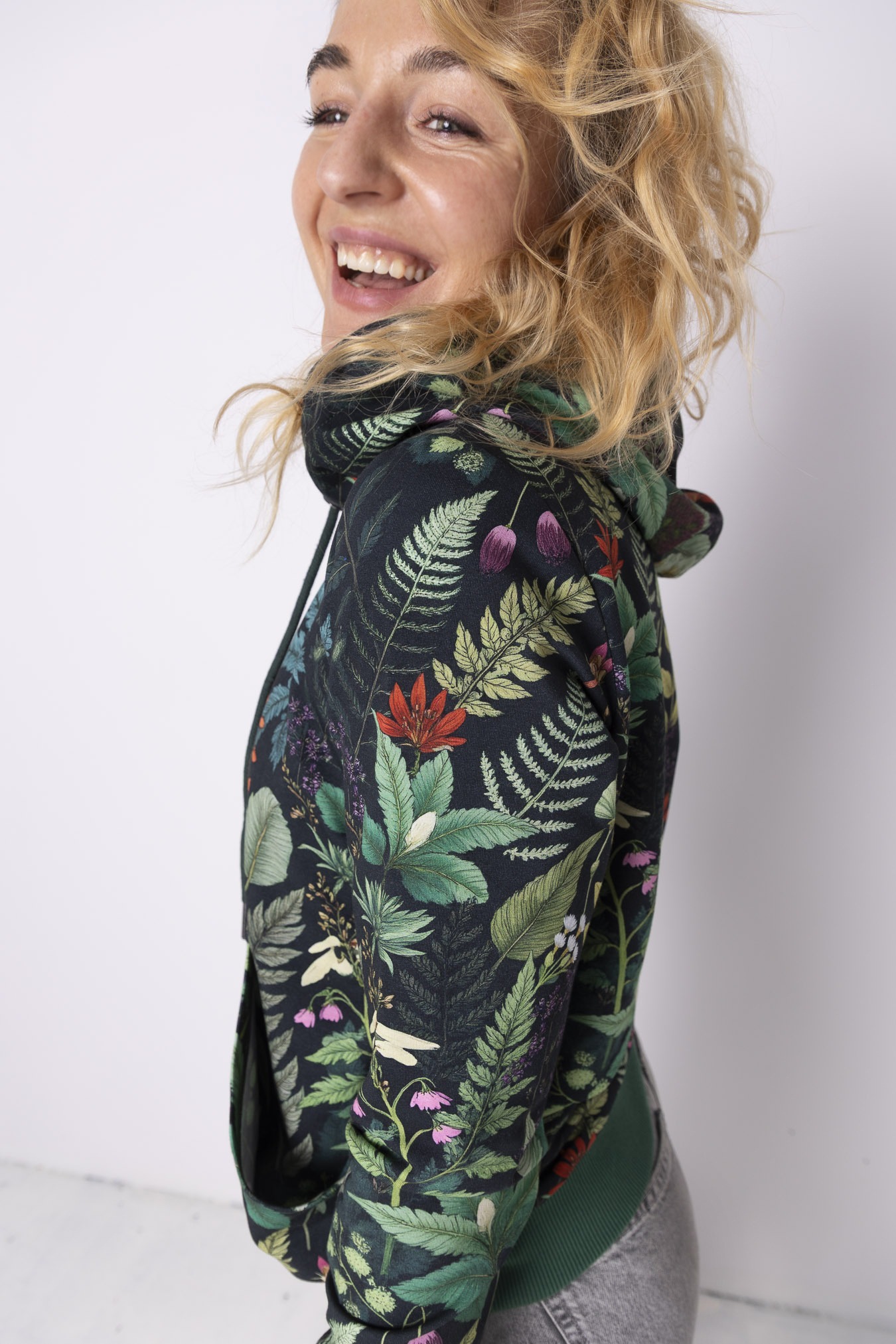 bluza-z-kapturem-kwiat-paproci (4)