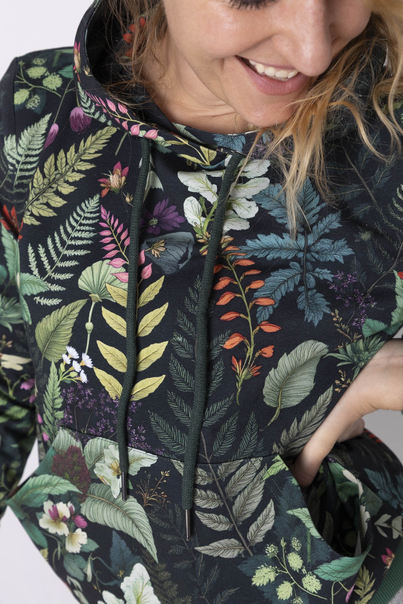 bluza-z-kapturem-kwiat-paproci (5)