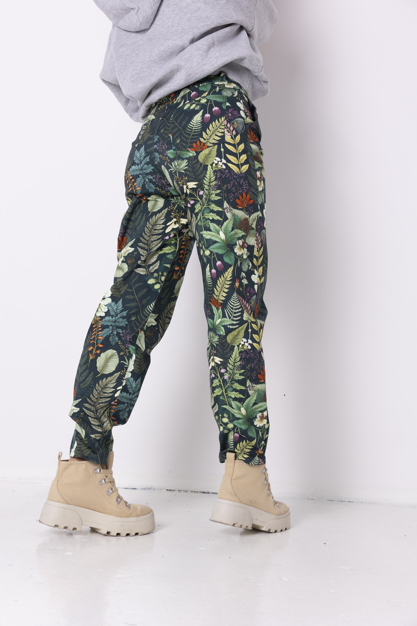 jeansowe-spodnie-kwiat-paproci (2)