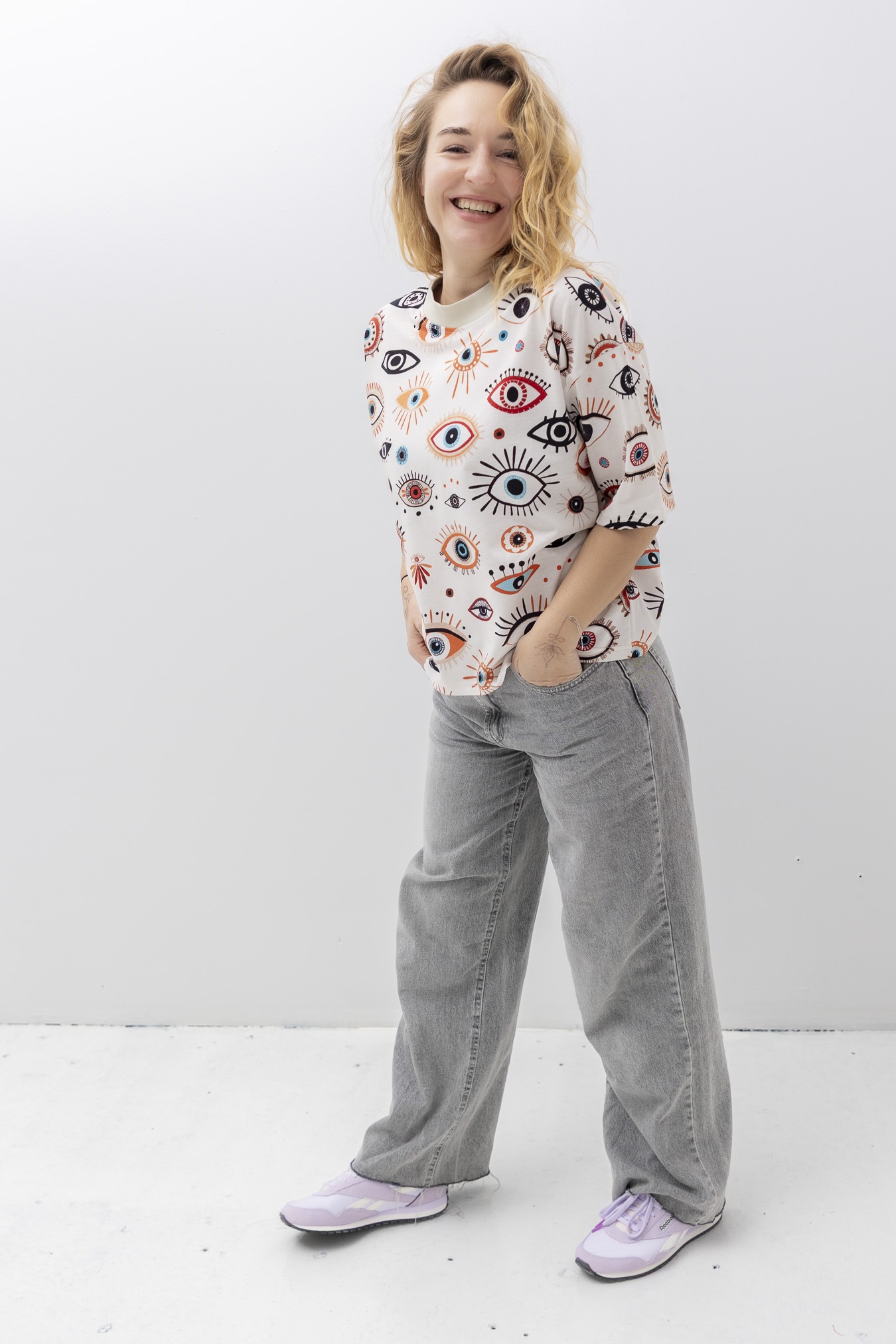 koszulka-oversize-ojo-blanco