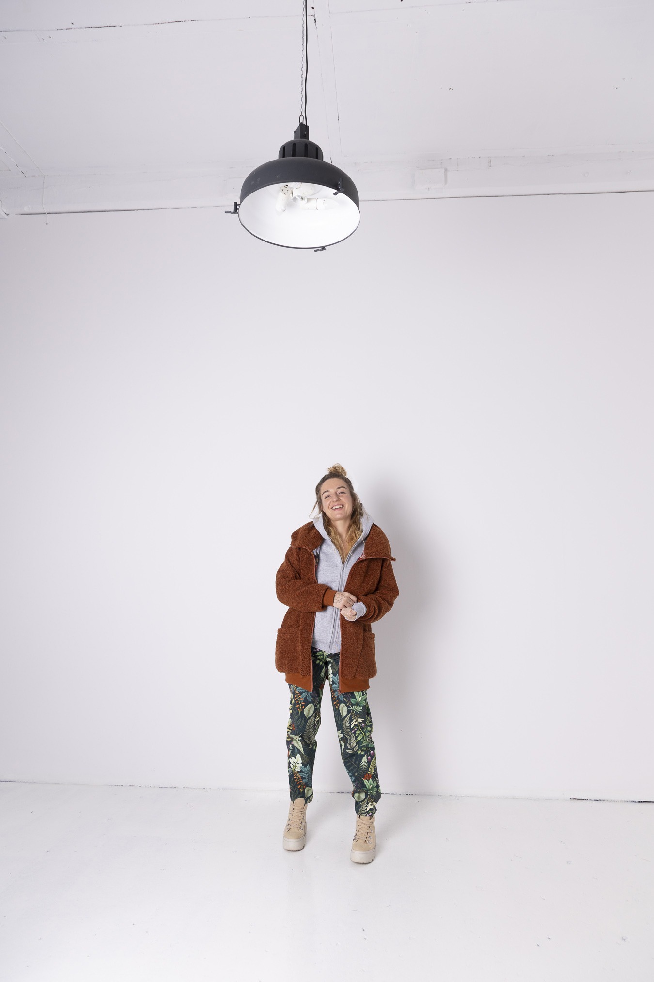 spodnie-jeansowe-kwiat-paproci (1)