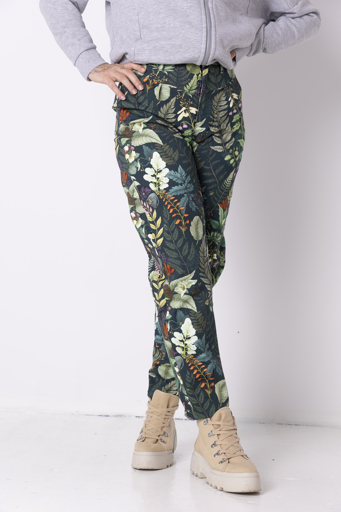 spodnie-jeansowe-kwiat-paproci (4)