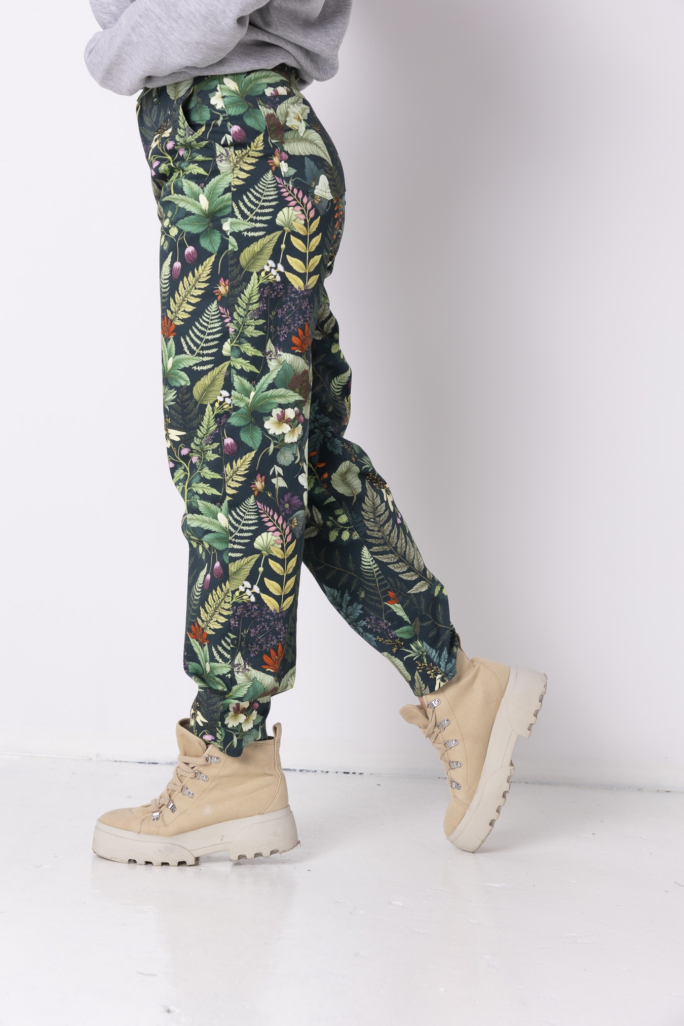 spodnie-jeansowe-kwiat-paproci (6)