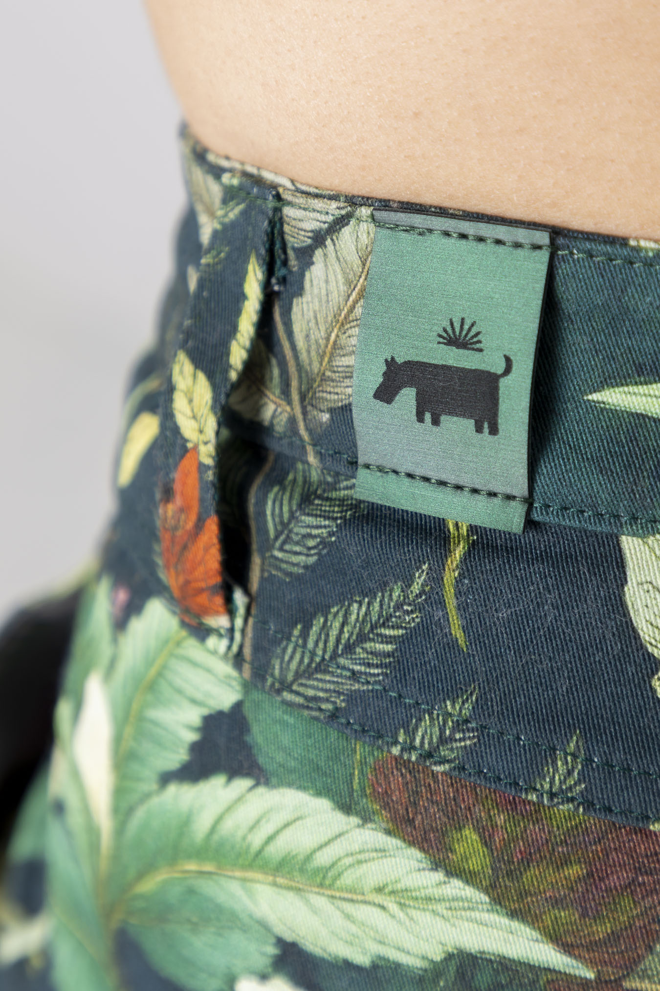 spodnie-wzor-kwiat-paproci