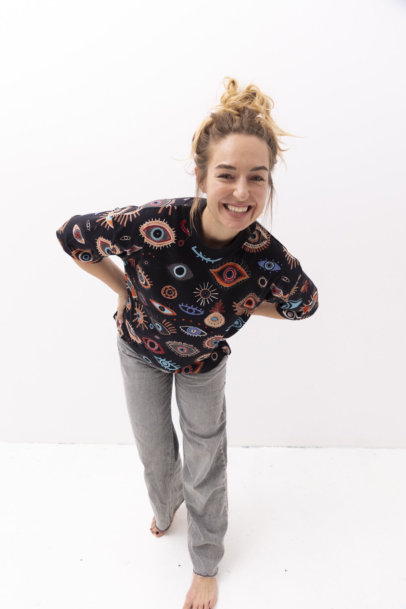 t-shirt-oversize-ojo-negro (1)