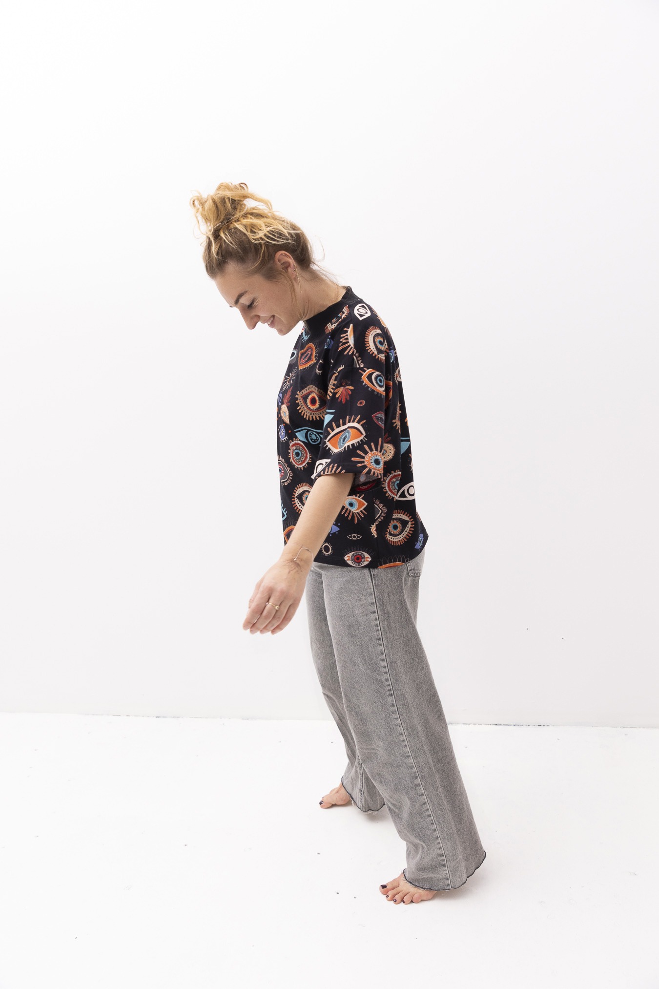 t-shirt-oversize-ojo-negro (3)