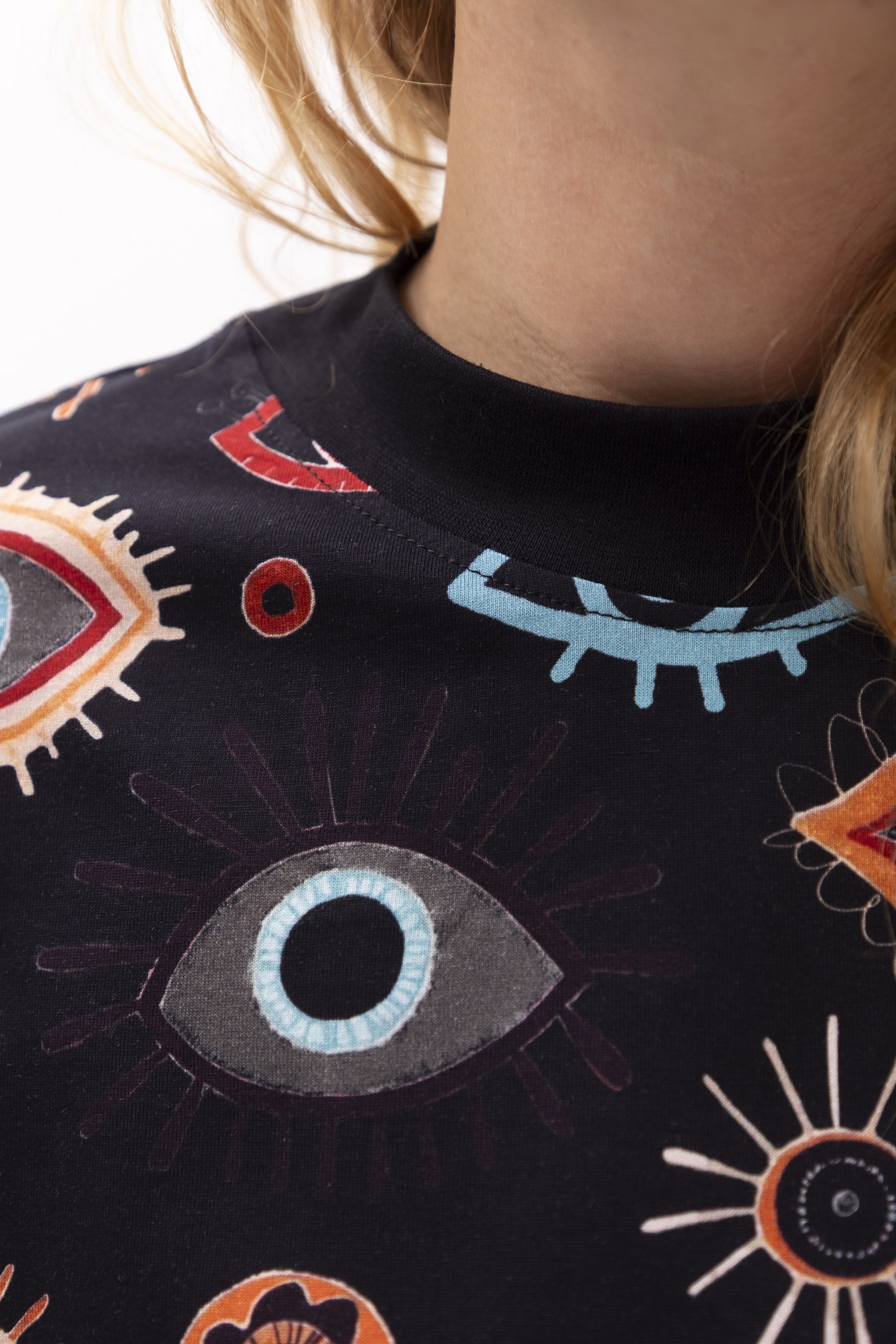 t-shirt-oversize-ojo-negro (4)