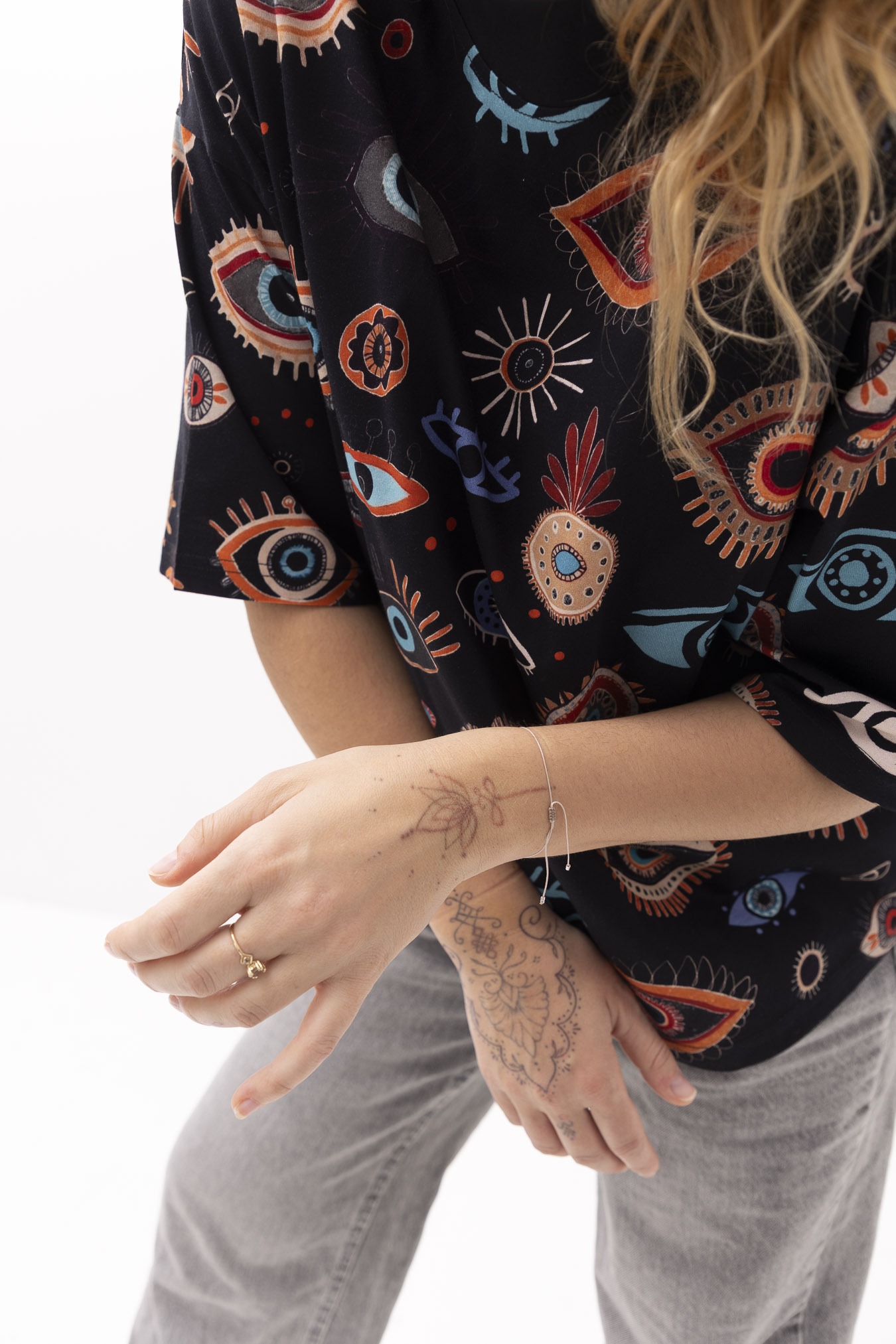 t-shirt-oversize-ojo-negro (6)