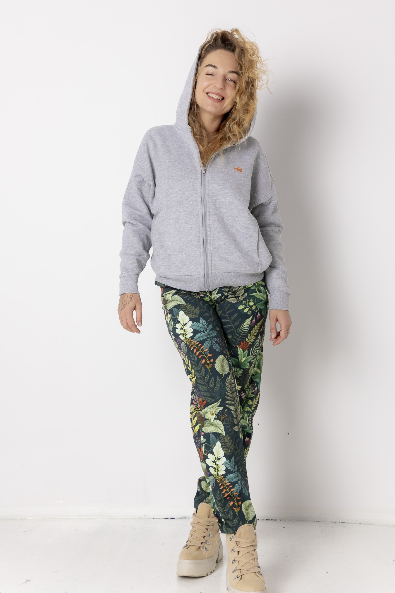 zielone-spodnie-jenasowe