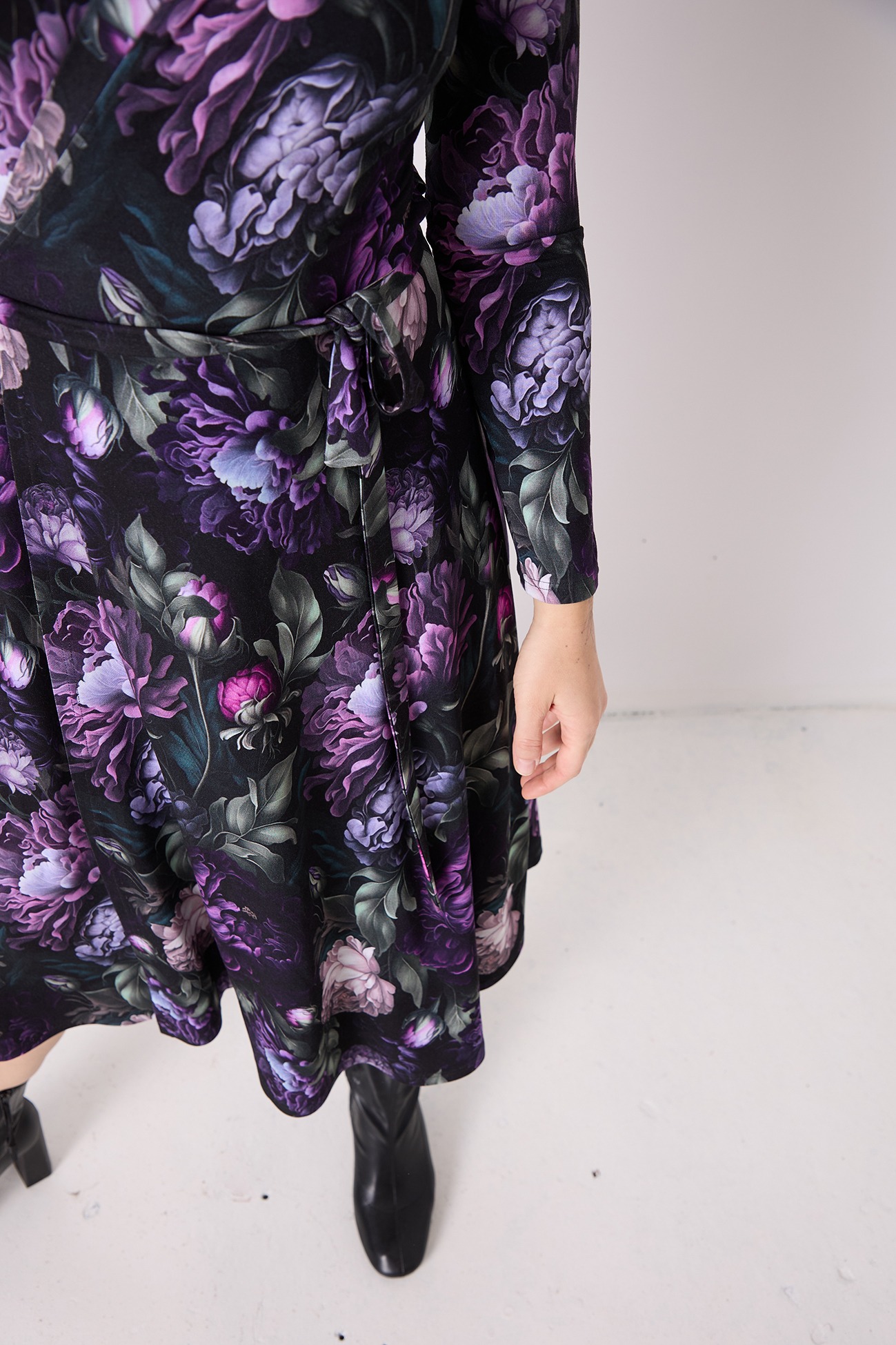 elegancka-sukienka-wiazana