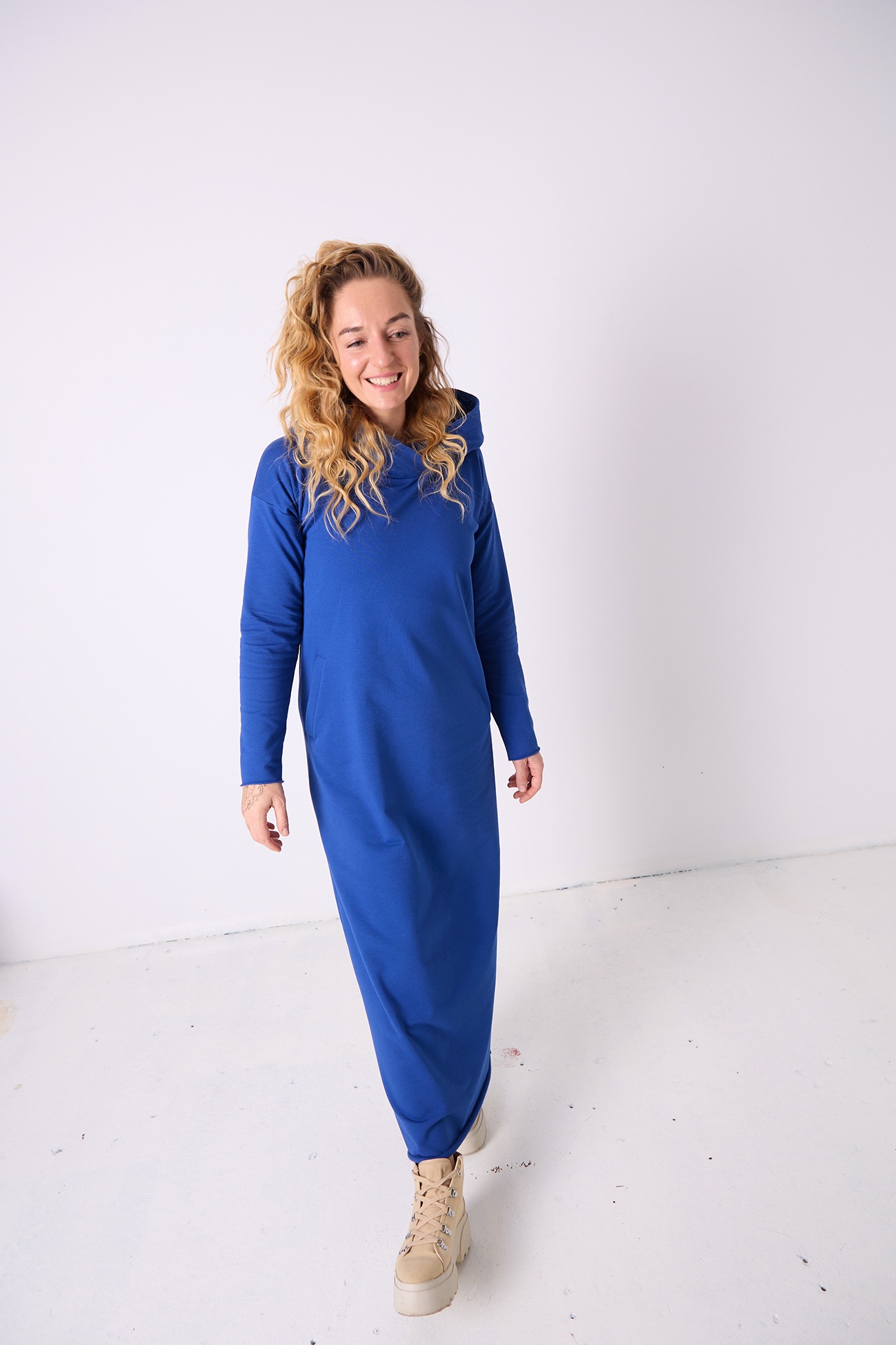 niebieska-sportowa-sukienka-dziendobry (4)