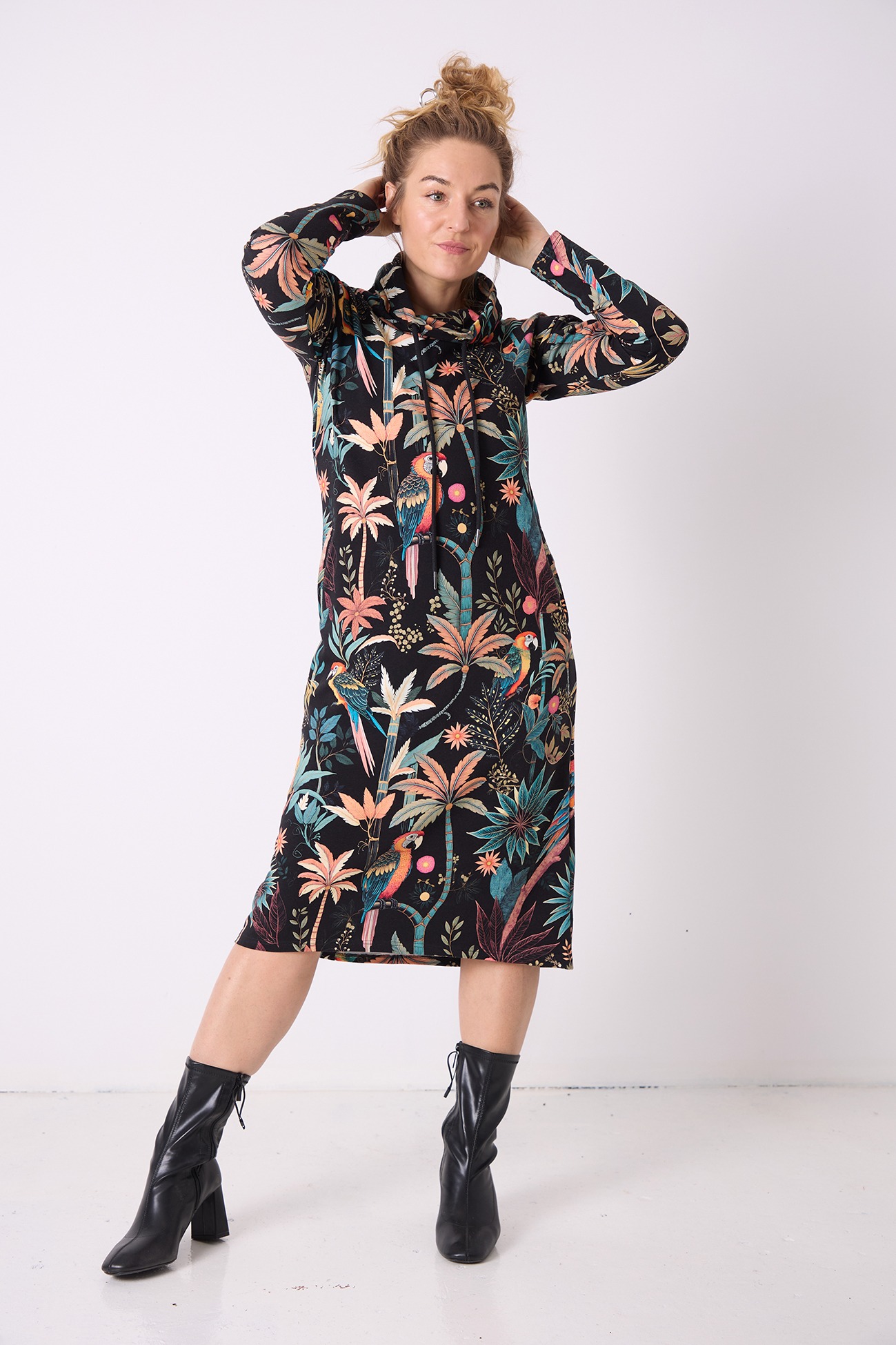 sukienka-dresowa-z-golfem-papugi-mexico (2)