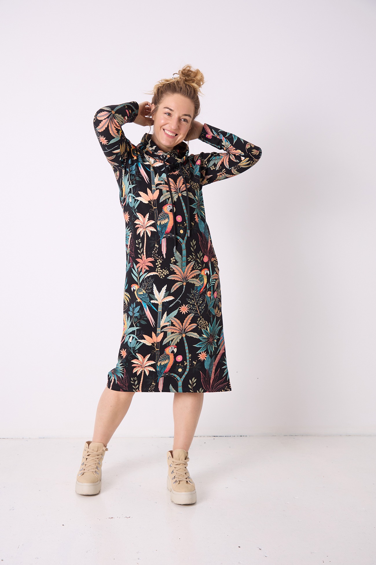 sukienka-dresowa-z-golfem-papugi-mexico (4)