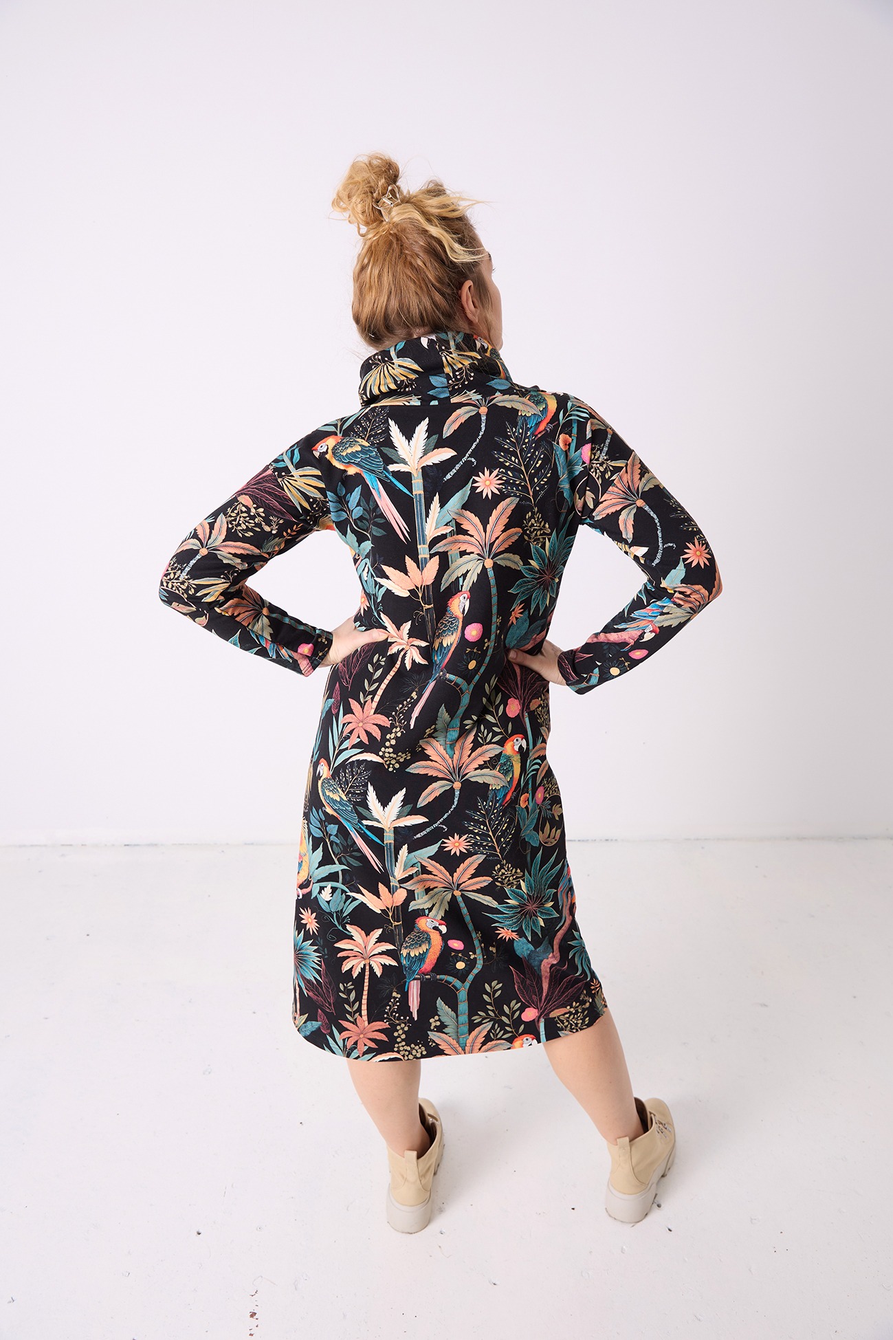 sukienka-dresowa-z-golfem-papugi-mexico (6)