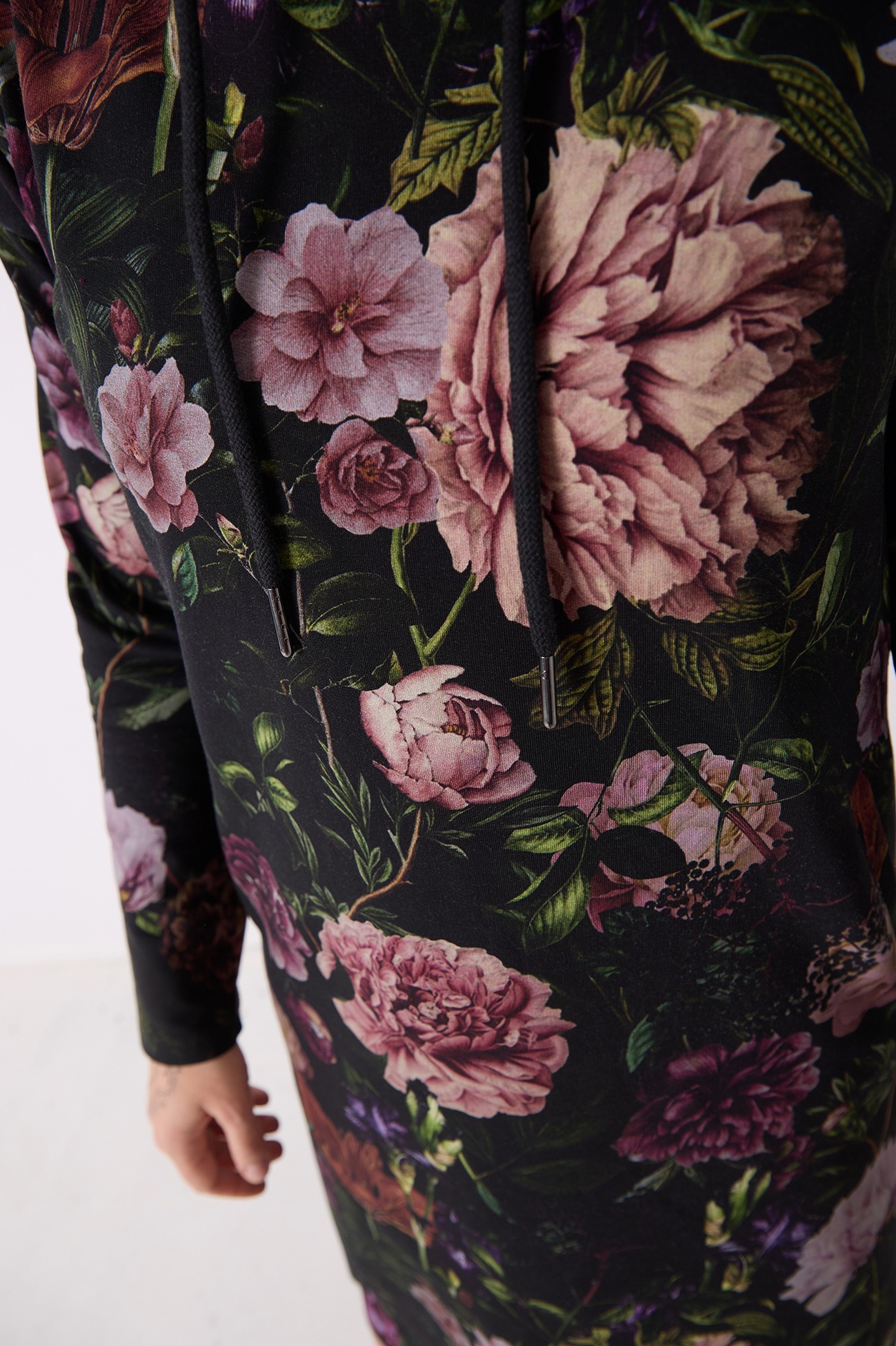 sukienka-dresowa-z-kapturem-piwonie (4)