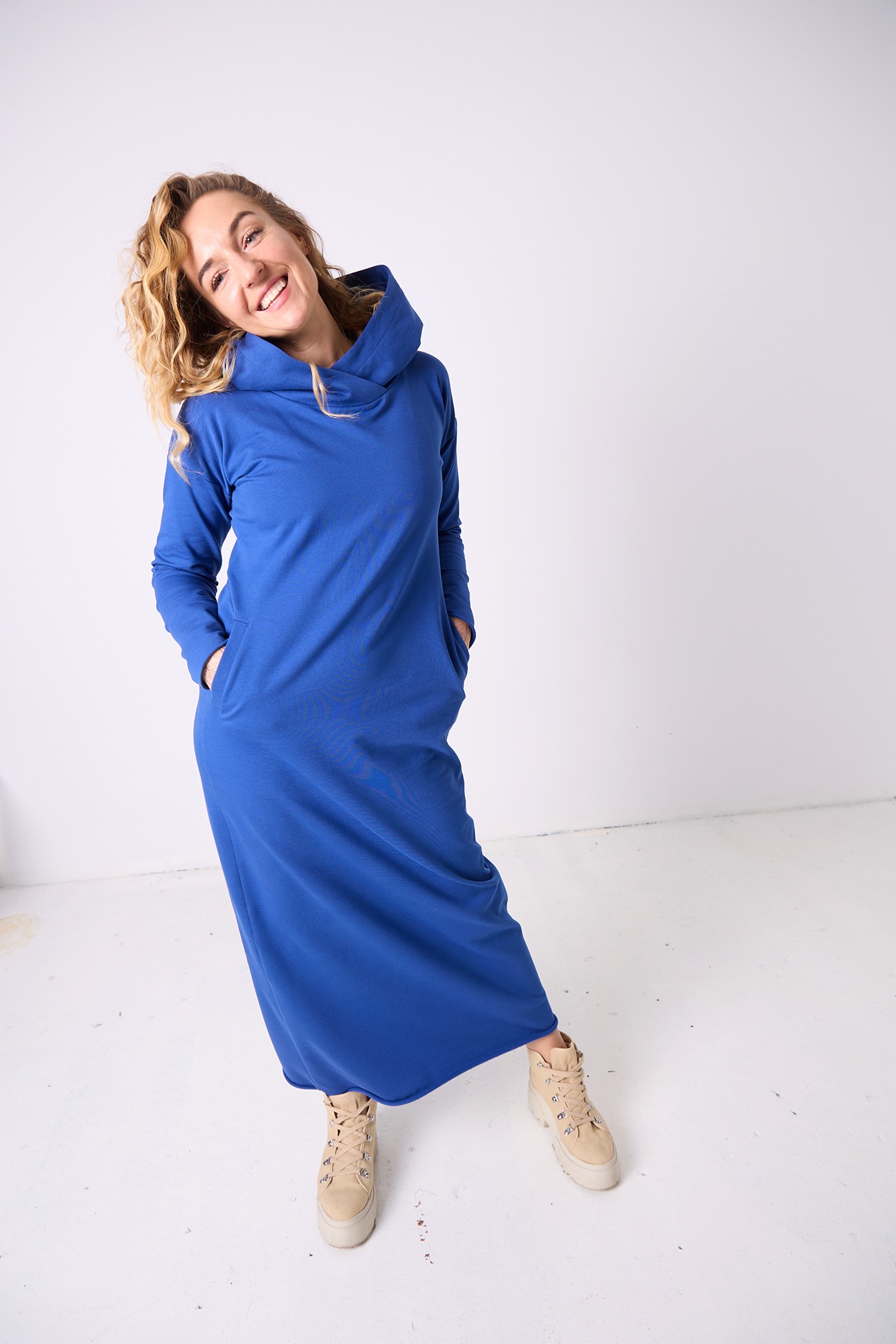 sukienka-z-kapturem-cobalt (4)