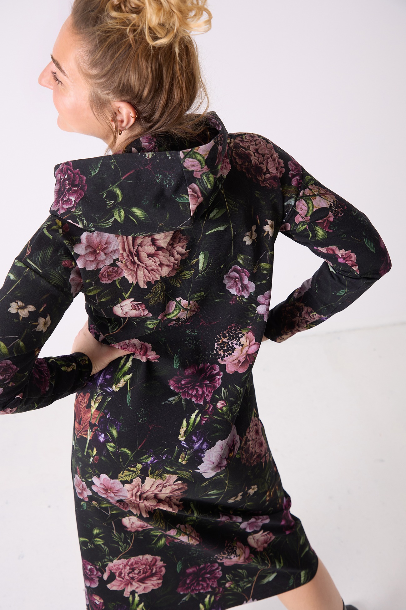 sukienka-z-kapturem-piwonie (4)