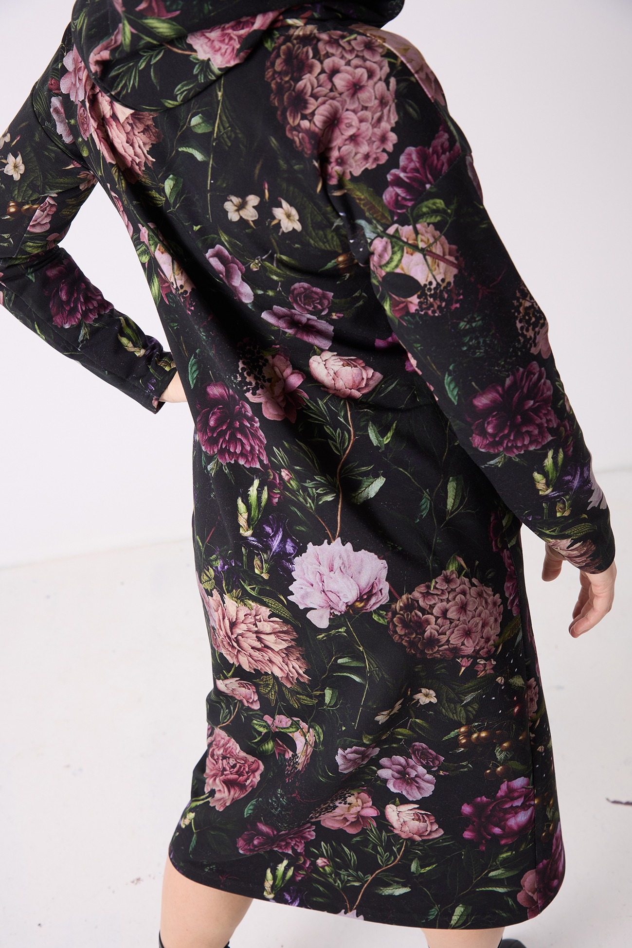 sukienka-z-kapturem-piwonie (5)