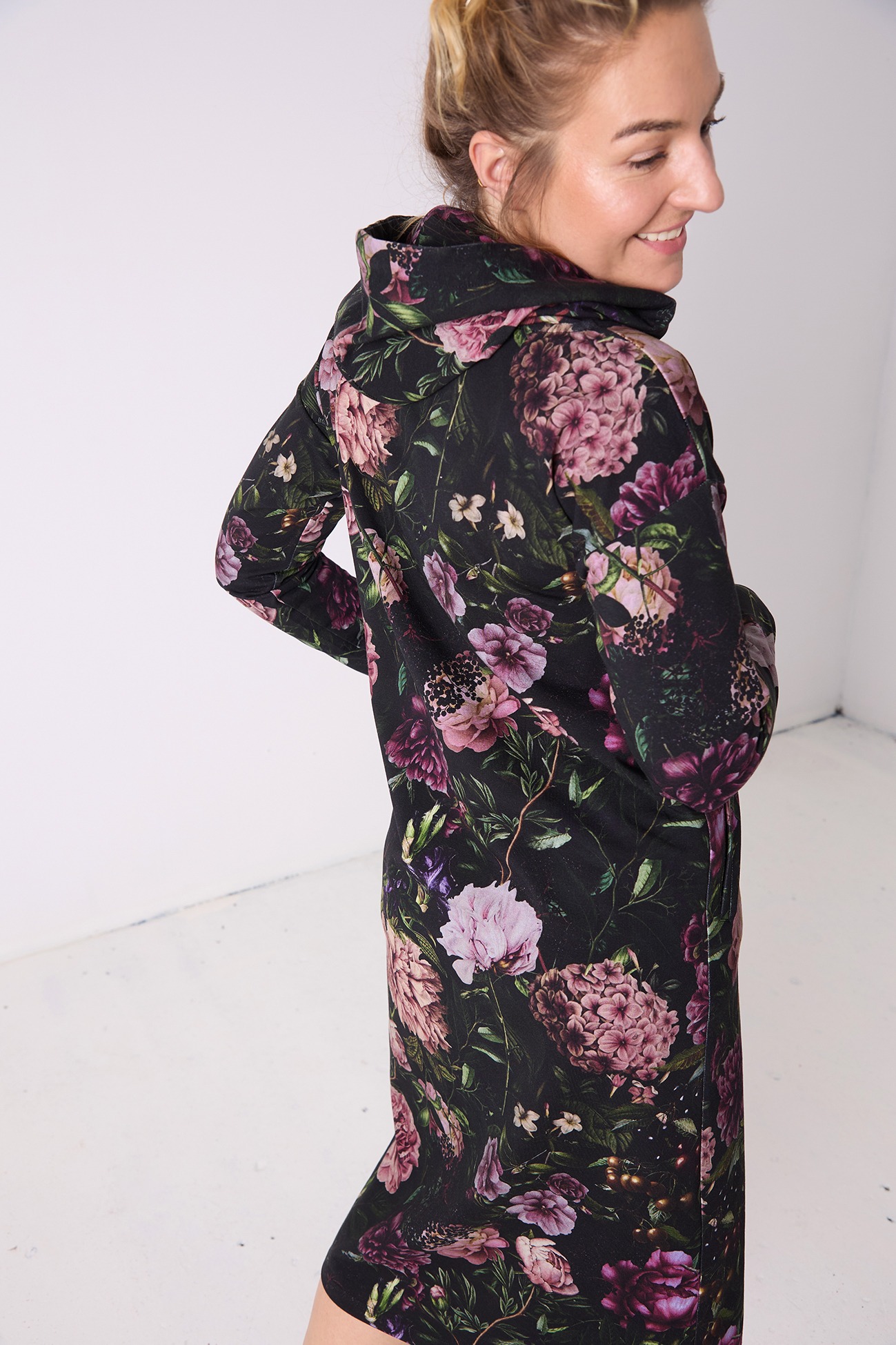 sukienka-z-kapturem-piwonie (6)