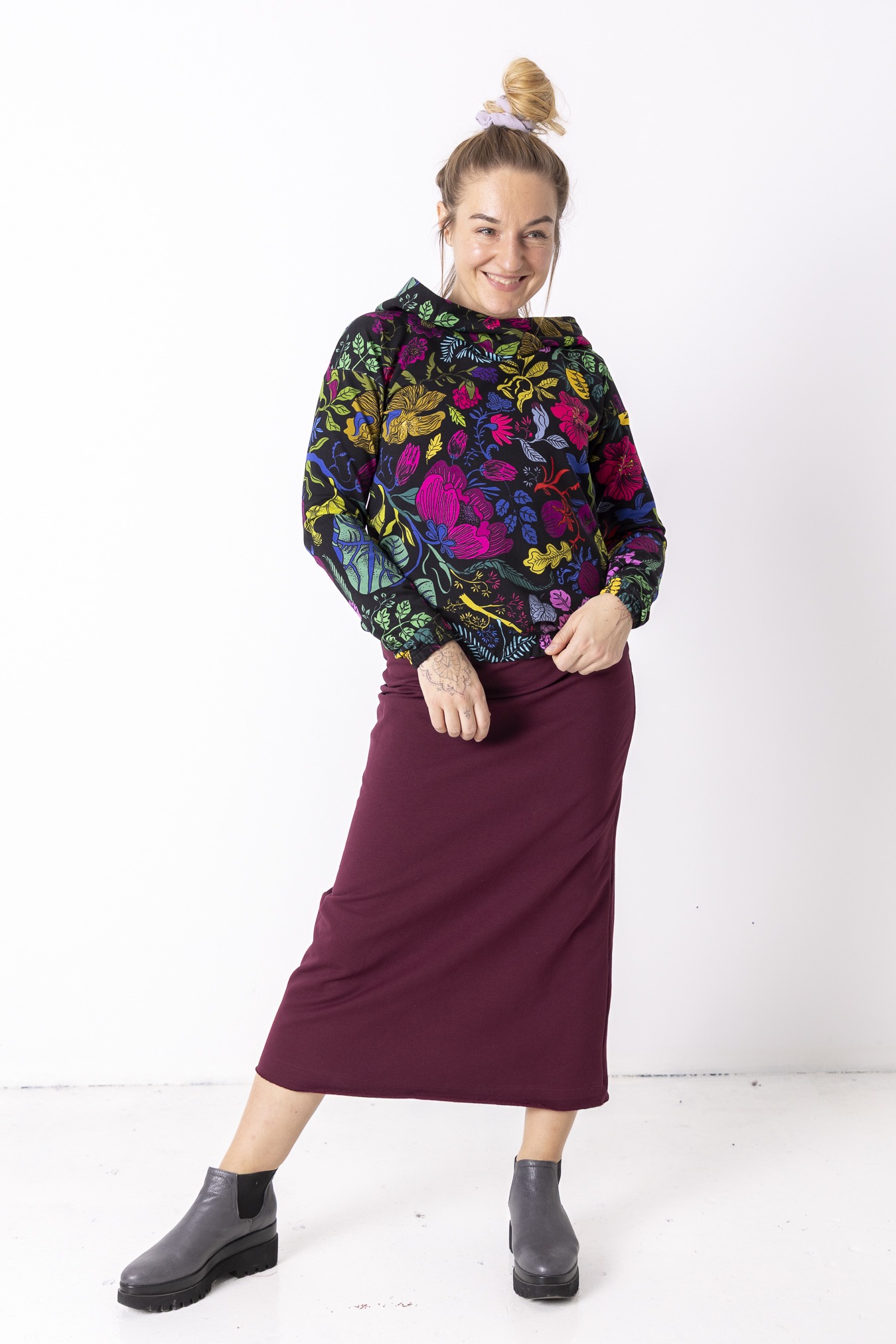 bluza-hoodie-czarny-ogrod (1)