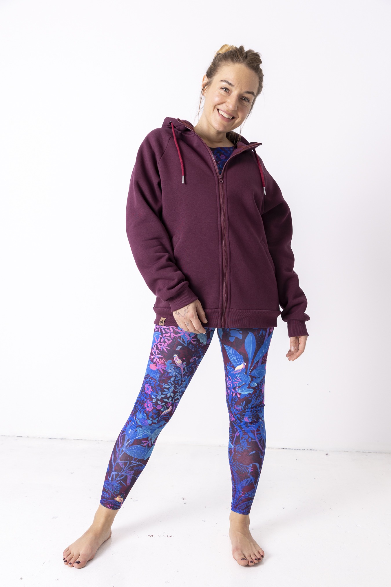 bordowa-bluza--z-kapturem-oversize (3)