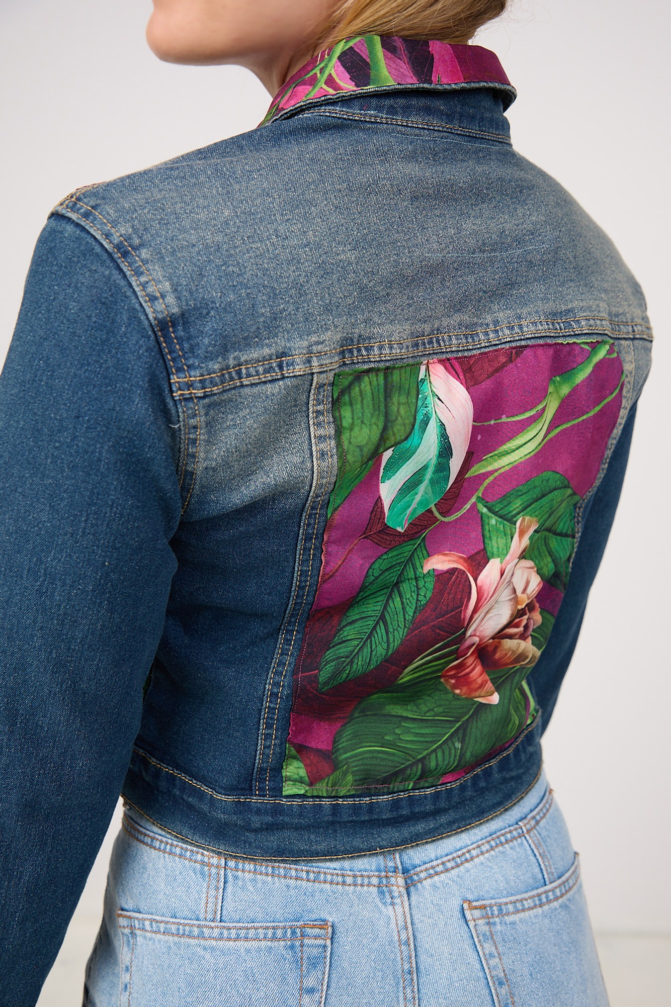 kurtka_jeansowa_tulipany_upcycling_3
