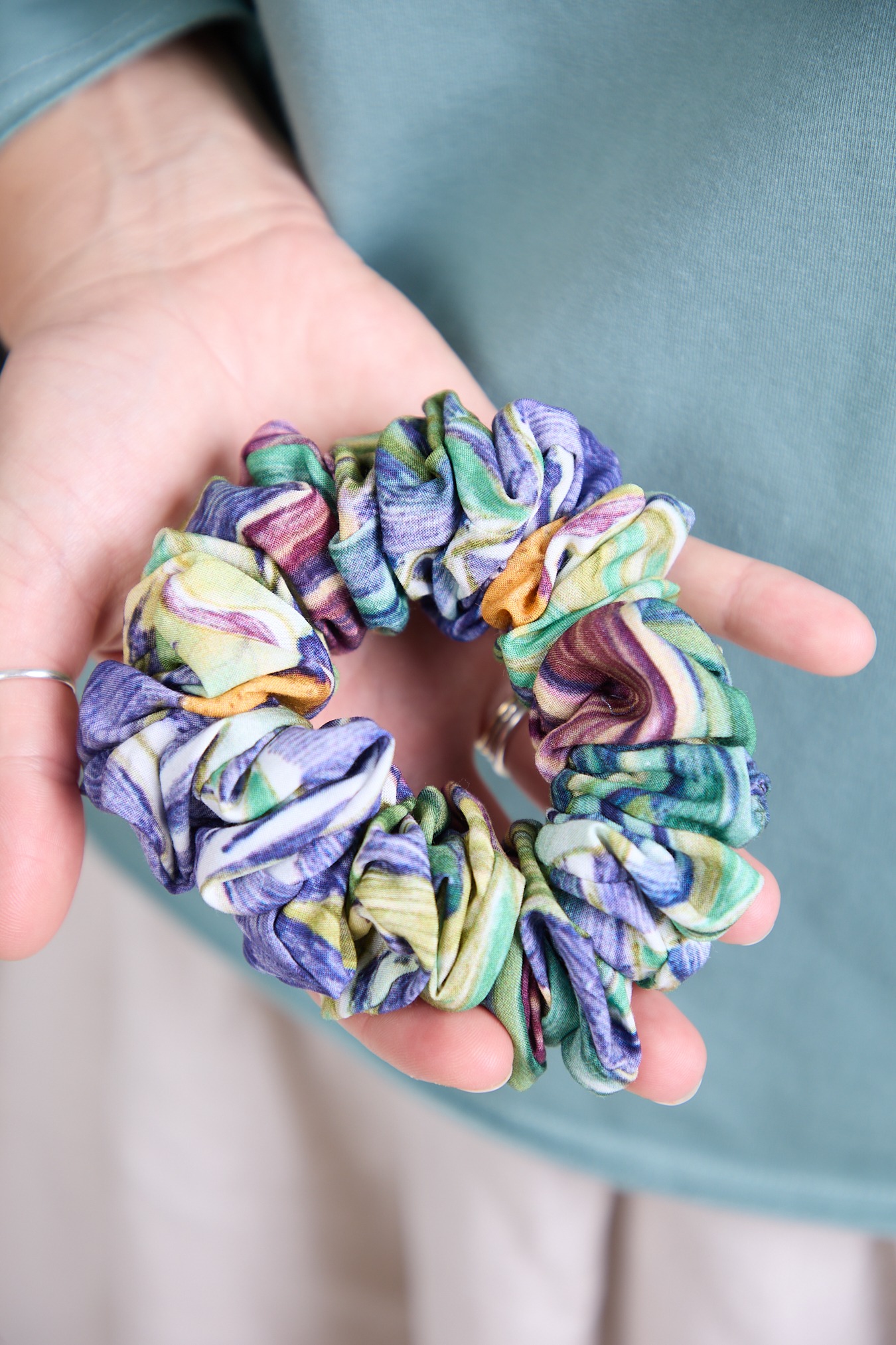 scrunchie-lila (2) Gumka do włosów Lila z wiskozy